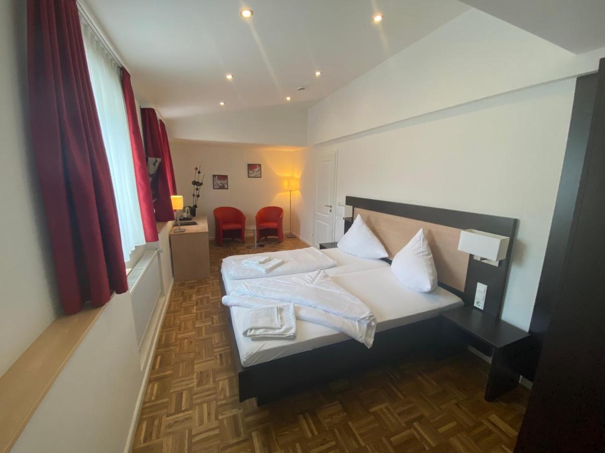Altes Pfarrhaus Hotell Ernst Exteriör bild