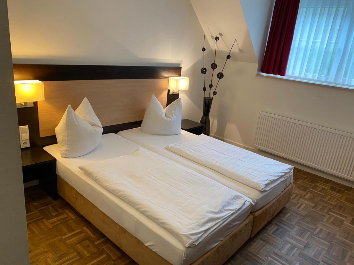 Altes Pfarrhaus Hotell Ernst Exteriör bild