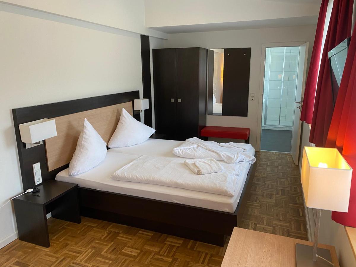 Altes Pfarrhaus Hotell Ernst Exteriör bild