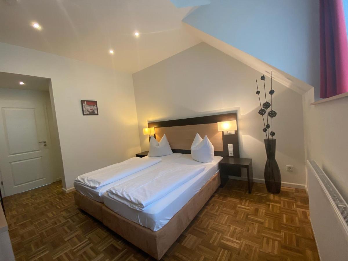 Altes Pfarrhaus Hotell Ernst Exteriör bild