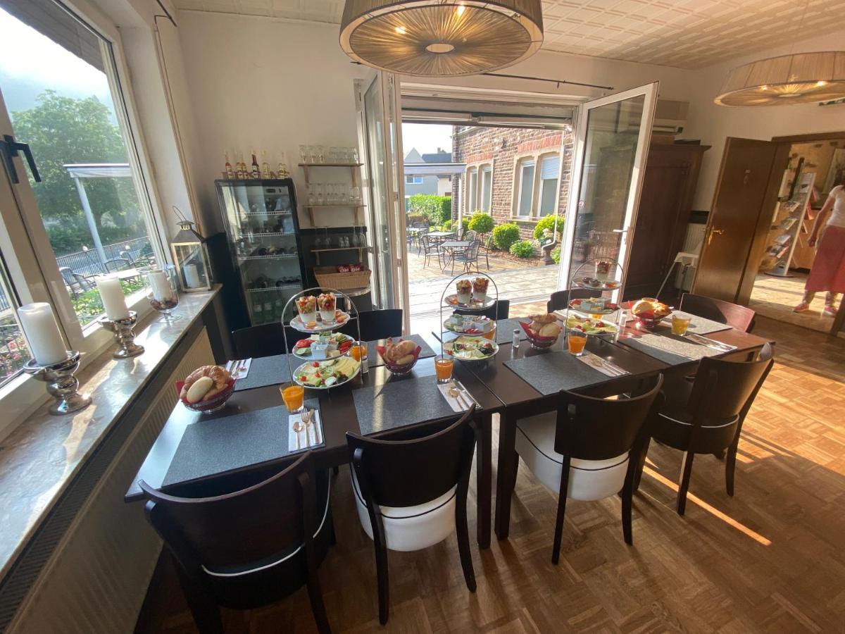 Altes Pfarrhaus Hotell Ernst Exteriör bild