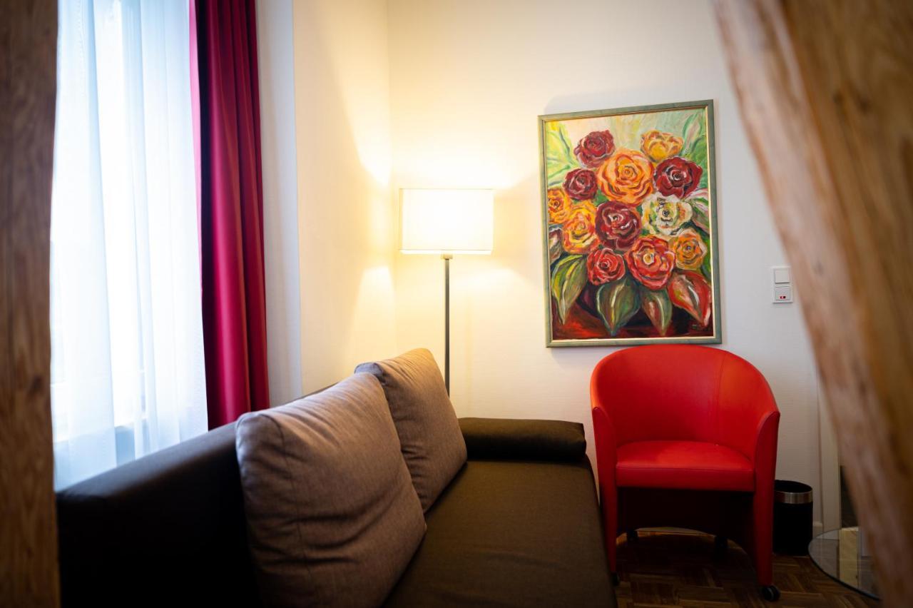 Altes Pfarrhaus Hotell Ernst Exteriör bild
