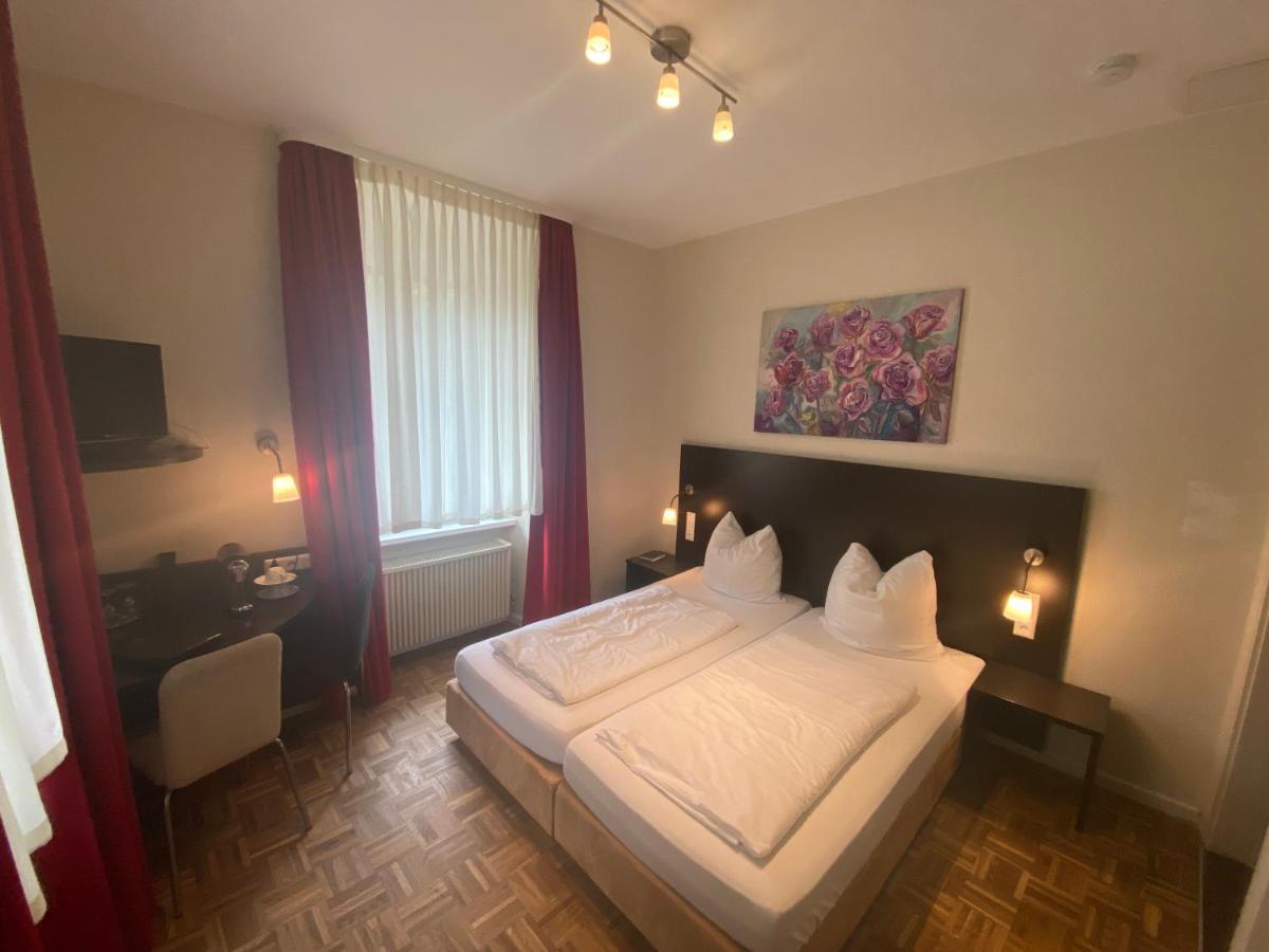 Altes Pfarrhaus Hotell Ernst Exteriör bild