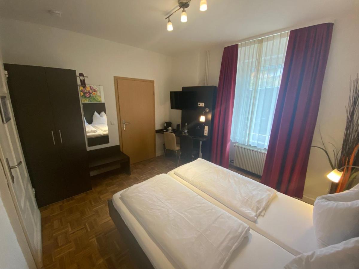 Altes Pfarrhaus Hotell Ernst Exteriör bild