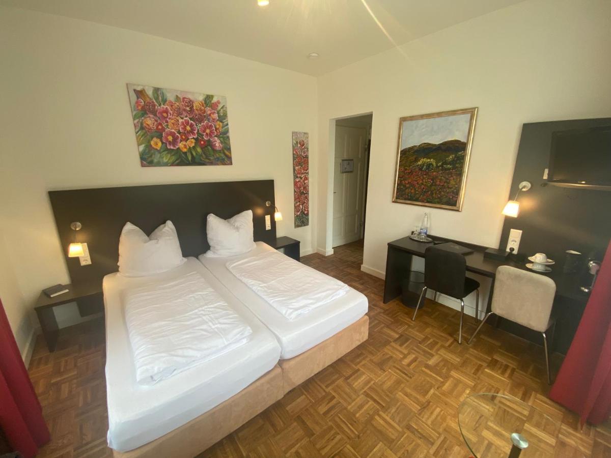 Altes Pfarrhaus Hotell Ernst Exteriör bild