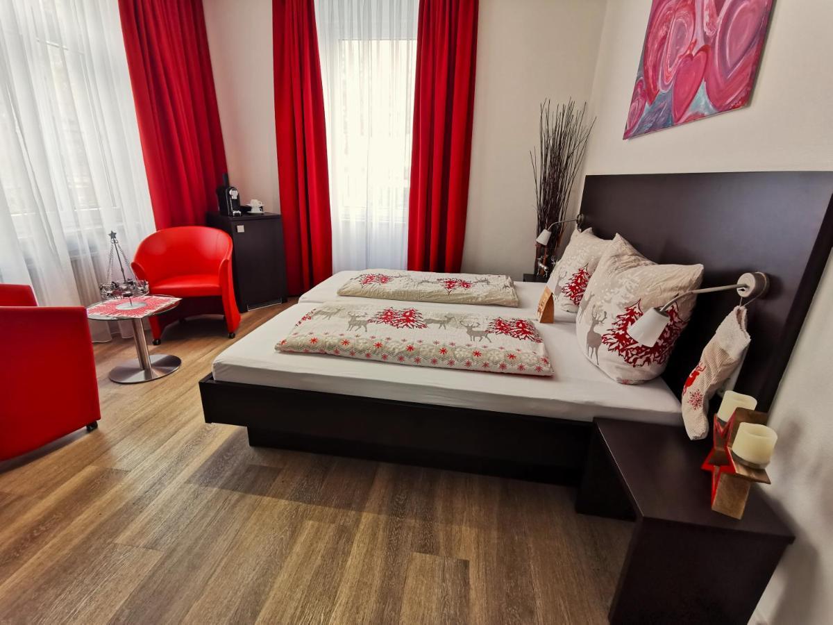 Altes Pfarrhaus Hotell Ernst Exteriör bild